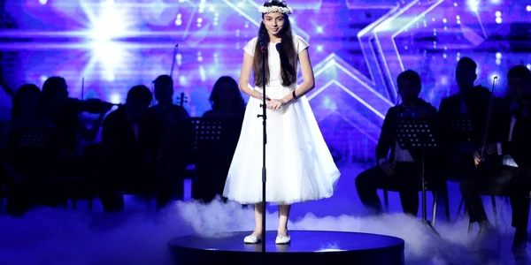laura bretan/romanii au talent foto pro tv