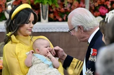 Prințul Carl Philip alături de fiica sa, Prințesa Ines, și Prințesa Sofia, în timpul botezului Prințesei Ines, la Capela Palatului Drottningholm din Stockholm, Suedia, pe 13 iunie 2025  Foto Profimedia (6) jpg