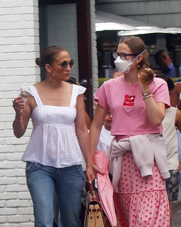 J.Lo încă iese la întâlniri cu Violet, fiica cea mare a lui Ben 