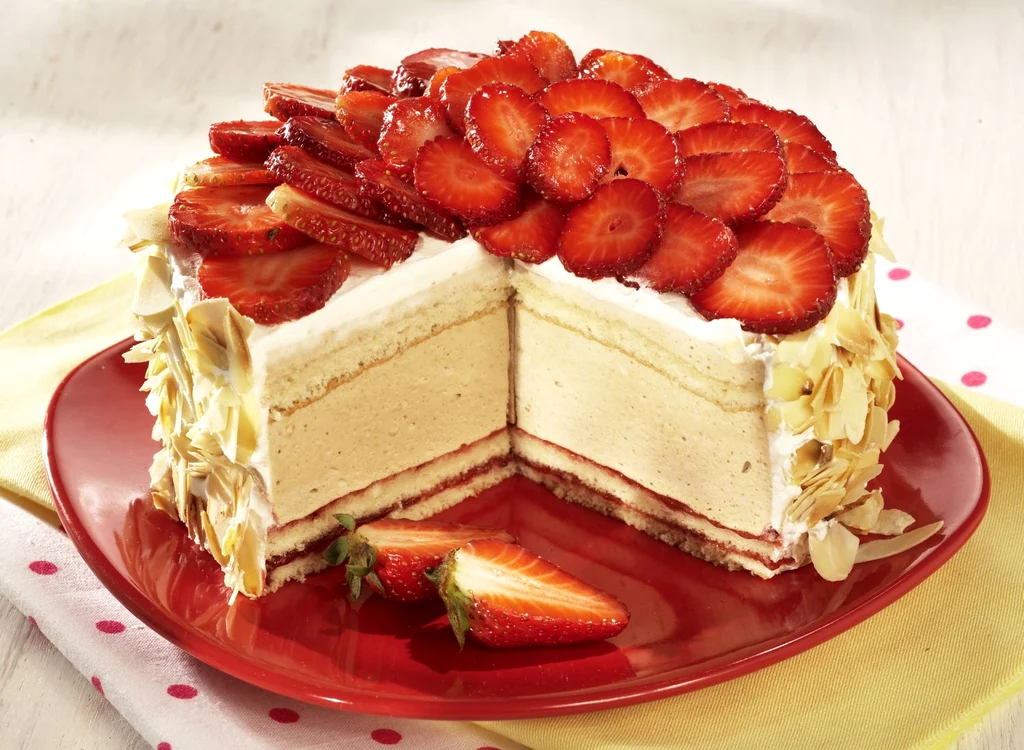 Cake with Coffee Cream and Strawberries (step by step) jpeg