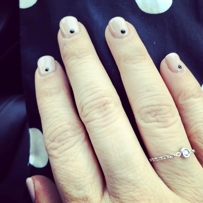 Andreea Esca, trădată de mâinile îmbătrânite