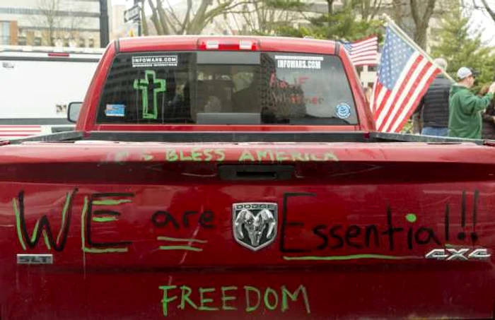Proteste in capitala statului Michigan faţă de măsurile de distanţare socială 16 aprilie 2020 FOTO EPA-EFE