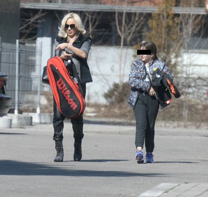Rocsana Marcu îşi duce fetiţa de mică la tenisFoto Blitz