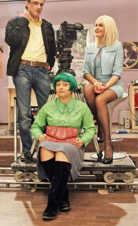 Angel Popescu, Mirela Zeţa (dreapta) şi Andreea Grămoşteanu, pe platourile de filmare  