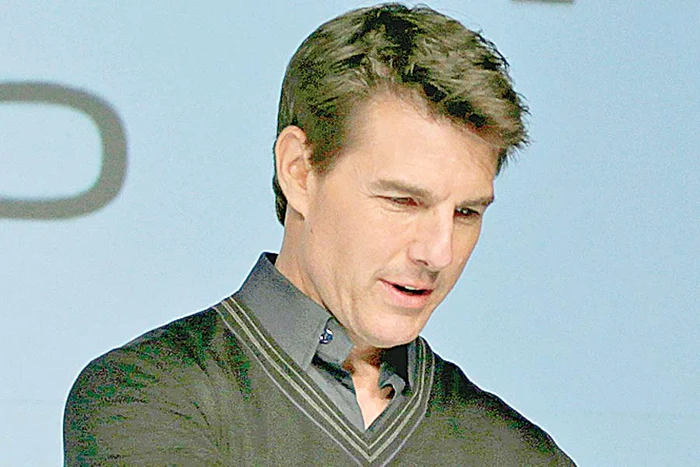 Suri Cruise, 7 ani, este copleşită cu atenţii de ambii părinţi (Fotografii: guliver/splashnews/ reuters/ shutterstock)