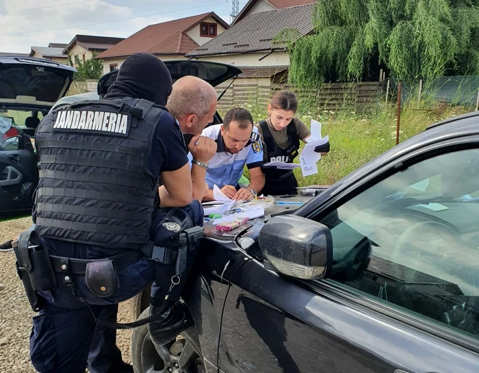 În urma percheziţiilor, au fost ridicate mai multe bunuri şi documentefoto: IPJ Ilfov