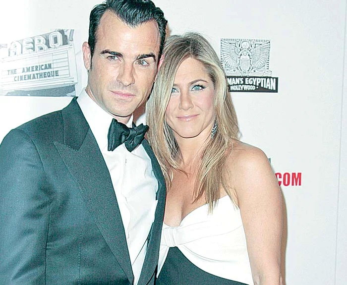 
    Actriţa încearcă să-i facă  mereu pe plac lui Justin  Theroux, ca s-o ia de nevastă  