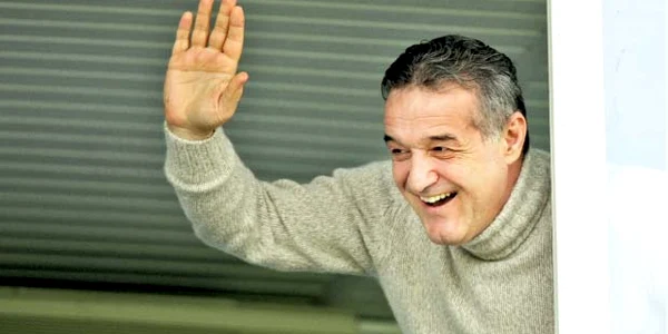 Gigi Becali face „tactica“  şi o transmite prin telefon   