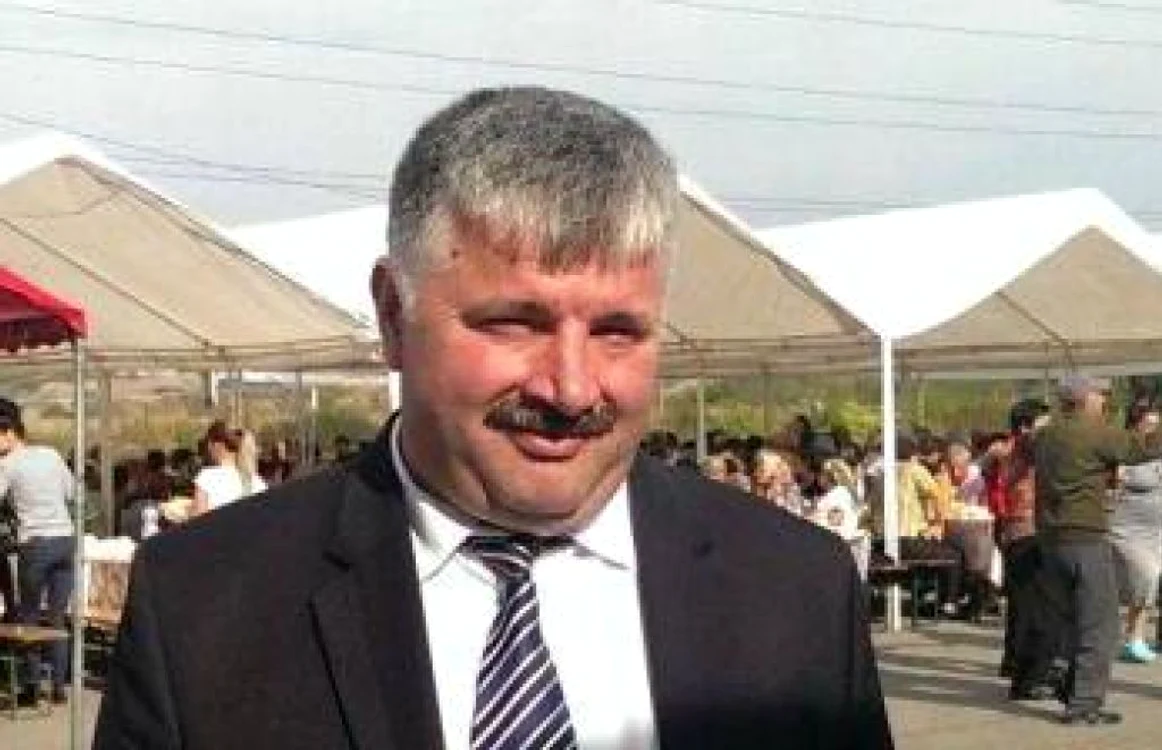 Primarul comunei Fărcăşeşti a fost lăsat fără permis