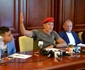 Radu Mazăre a prezentat listele cu semnaturi pentru preluarea portului. FOTO Adrian Boioglu