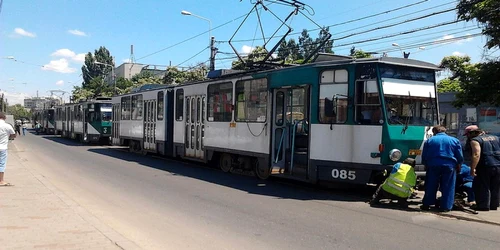 tramvai reparat pe strada ploiesti foto catalin constantin