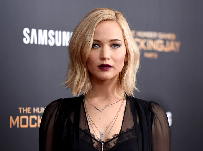 Jennifer Lawrence, cu sânii la vedere la o ceremonie de decernare a premiilorFoto Getty