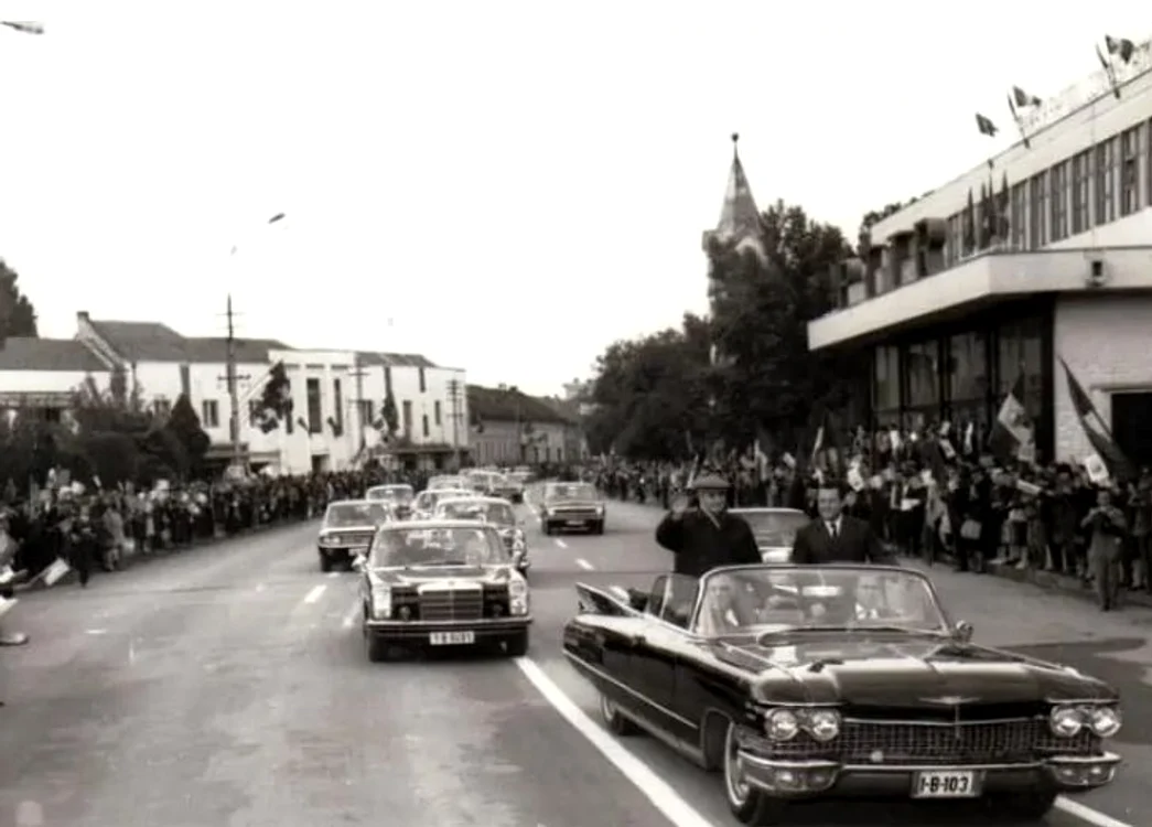 Dictatorul Nicolae Ceaușescu, într-o vizită la Alba Iulia FOTO Muzeul Unirii