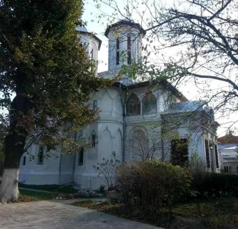 
    Biserica Flămânda, cu cele două hramuri ale sale: Sf. Haralambie şi Adormirea Maicii Domnului, face parte dintre lăcaşurile de cult ridicate în perioada fanariotă   