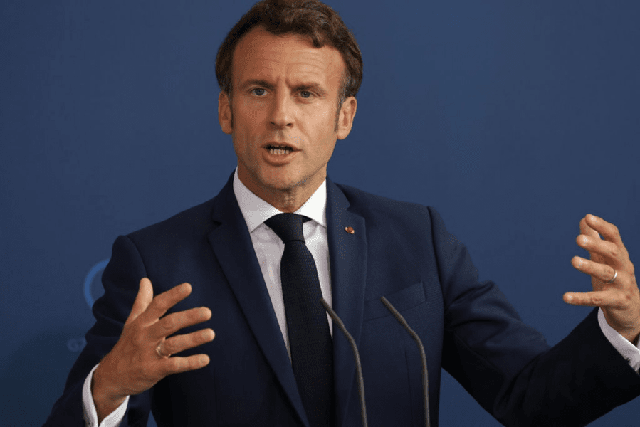 Macron dorește includerea în Constituția Franței a dreptului la întreruperile de sarcină