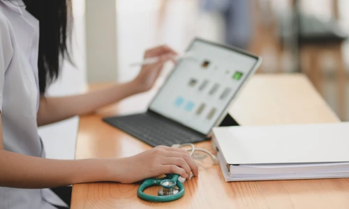 imagine art 7   young woman holding a stethoscope 3758765 jpg