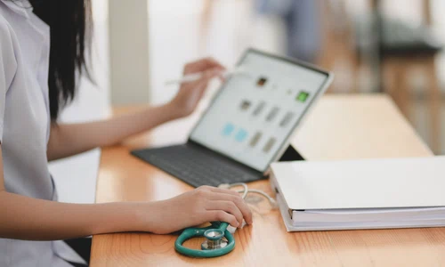 imagine art 7   young woman holding a stethoscope 3758765 jpg