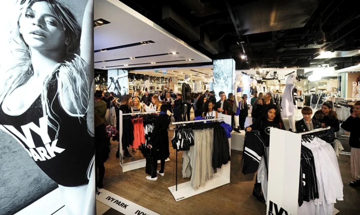 Colecţia Ivy Park by Beyonce, lansată în magazinele TopShop din Londra