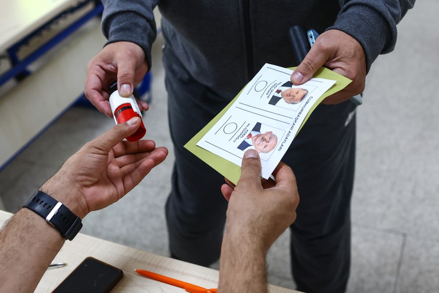 Primul lider european care s-a grăbit să-l felicite pe Erdogan, deși nu s-au numărat toate voturile