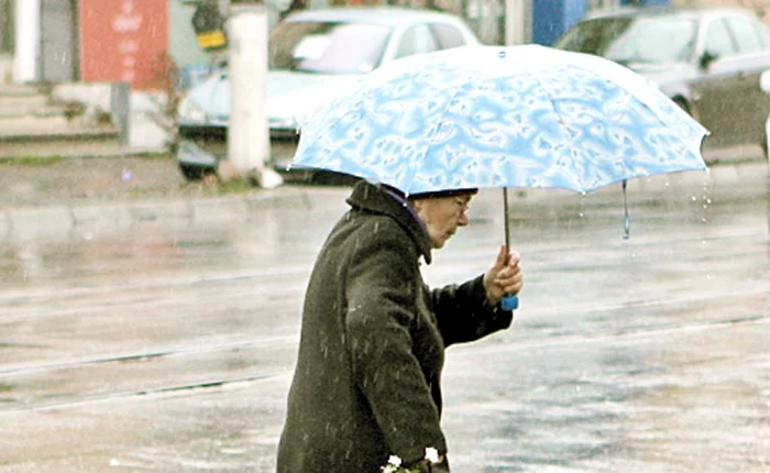 Ploile încep mai întâi în nord-vestul ţării