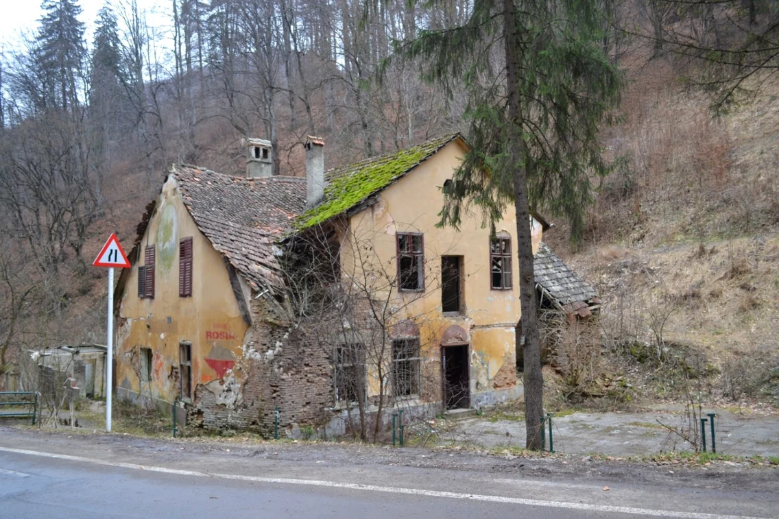Hanul de la Pietrele lui Solomon este la un pas de prăbuşire