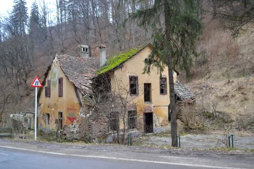 Hanul de la Pietrele lui Solomon este la un pas de prăbuşire