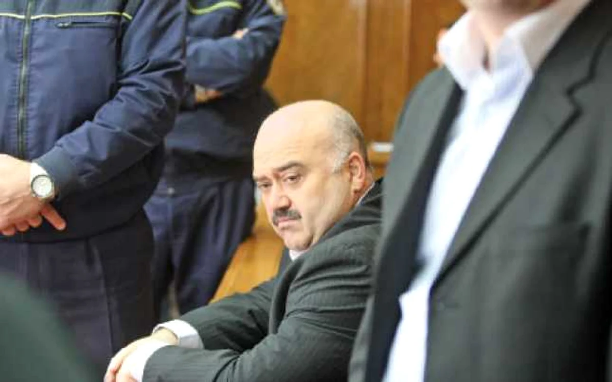 Cătălin Voicu a fost arestat preventiv la 30 martie 2010, fiind acuzat de grave fapte de corupţie