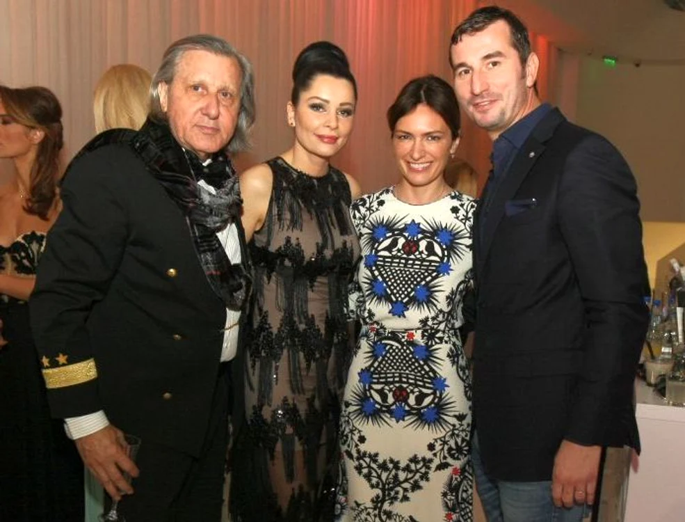 
    Maria Marinescu şi Alin Petreche au vorbit minute-n şir cu Ilie Năstase şi soţia lui, Brigittefoto: Dorin Constanda  
