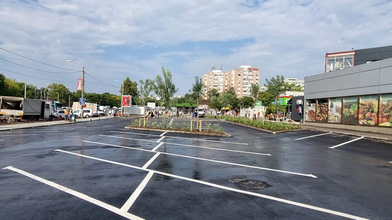 Parcare Piaţa Drumul Taberei FOTO Facebook/ Ciprian Ciucu