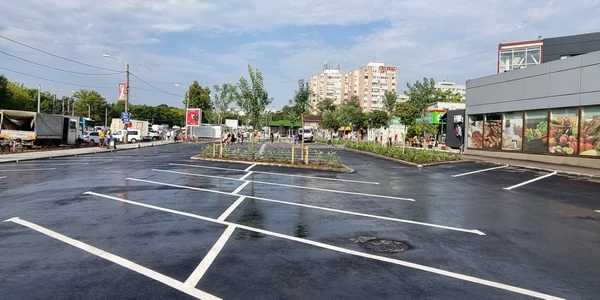 Parcare Piaţa Drumul Taberei FOTO Facebook/ Ciprian Ciucu