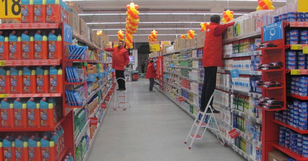 Ce salarii oferă un celebru hipermarket din România. Beneficiile primite de lucrătorii comerciali