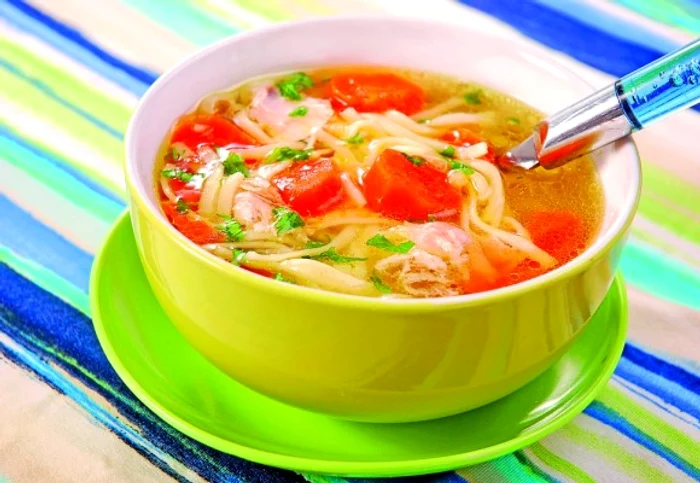 
    Supa de pui cu taitei de casa deschide apetitul chiar și celor mai pretentiosi la mancareclickpoftabuna.ro  