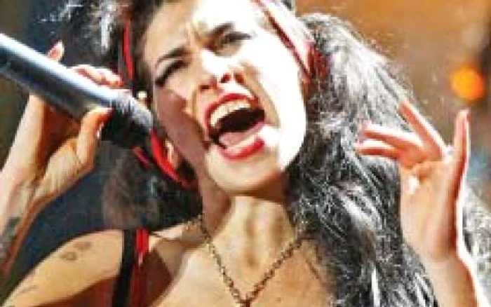 Amy Winehouse. În săptămâna de după anunţul  decesului, a vândut 50.000 de albume. Averea pe care  a lăsat-o în urmă este de aproximativ 2,3 miliarde de euro. 