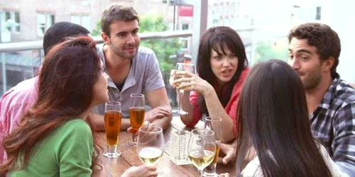 Ce probleme pot crea energizantele şi cafeaua. Tinerii sunt cei mai expuşi