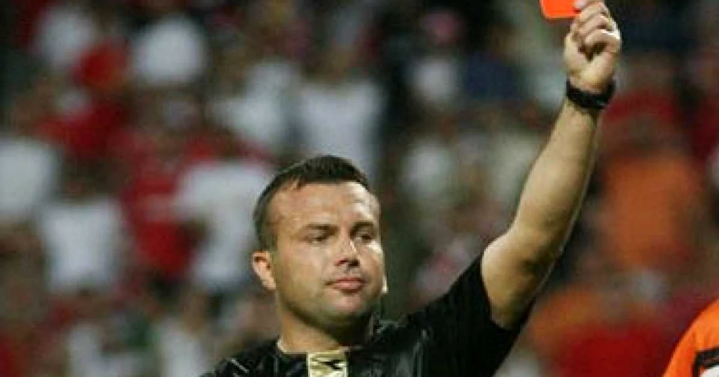 Soţia fostului arbitru nu mai primeşte cartonaşul roşu