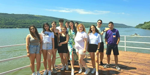 experiente de tot felul in scoala de vara   foto fb liceul teoretic ionita asan jpg