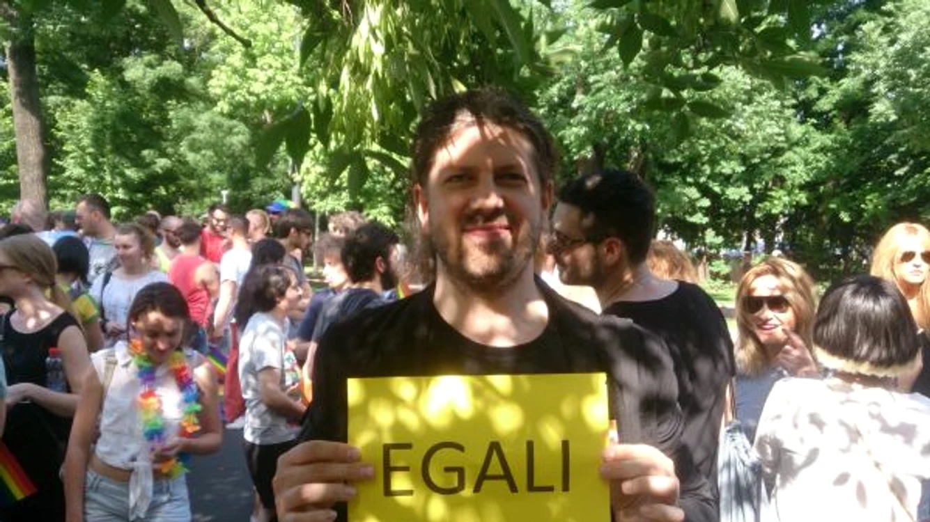 Remus Cernea susţine comunitatea gay din România