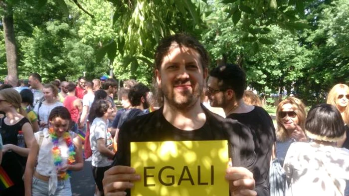 Remus Cernea susţine comunitatea gay din România