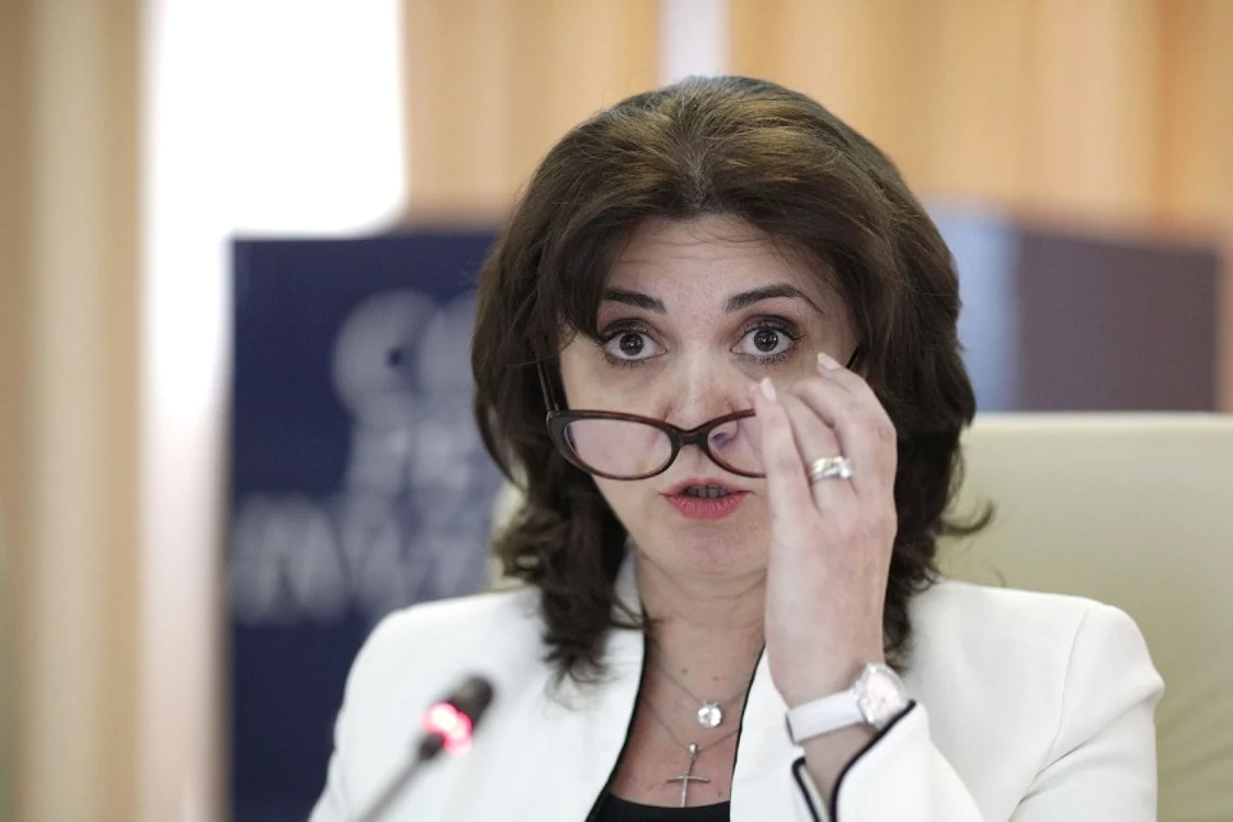 S-a dat startul procesului de consultare publică pentru pregătirea personalului didactic FOTO news.ro