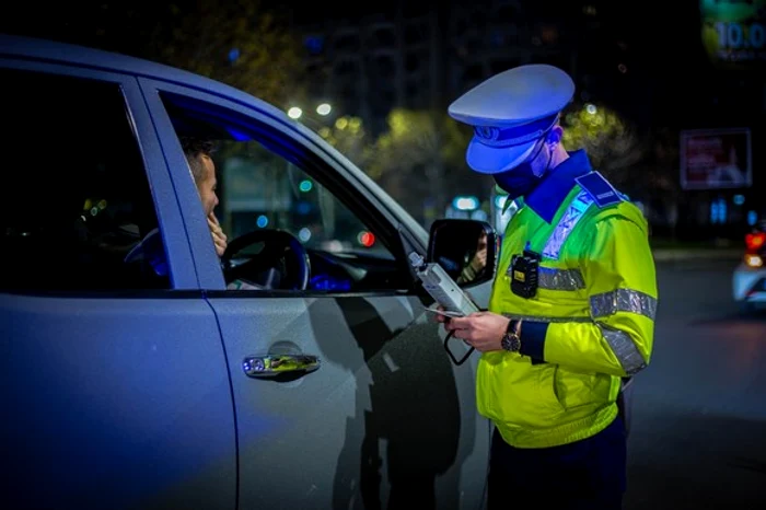 
    Polițiștii rutieri au oprit în trafic șoferii și i-au testat FOTO: Poliția Capitalei  