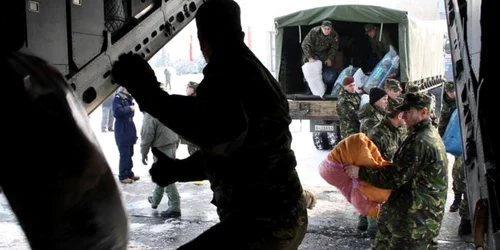 Tone de ajutoare au fost încărcate în avionul militar