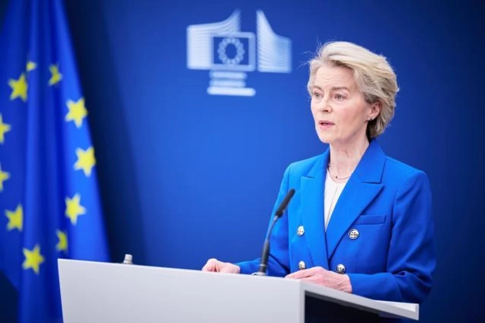 Ursula von der Leyen, ținta unui atac cibernetic al Rusiei. Avionul în care se afla liderul UE a aterizat în Bulgaria folosind hărți pe hârtie, după ce serviciul GPS s-a oprit