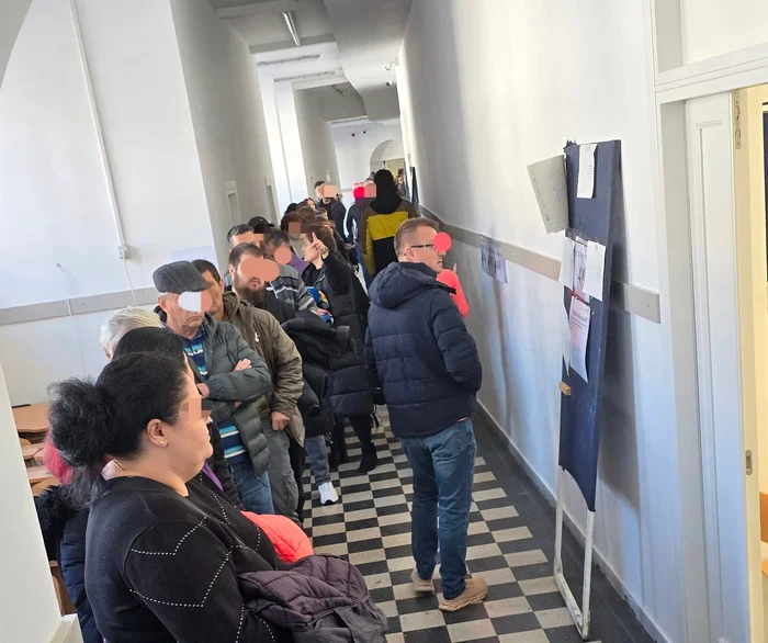 Coada la o secție de vot din Capitală FOTO Facebook/Diana Gulan
