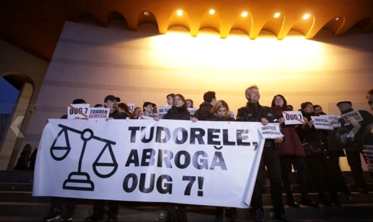 Actorii Teatrului Național din București protestează față de OUG7