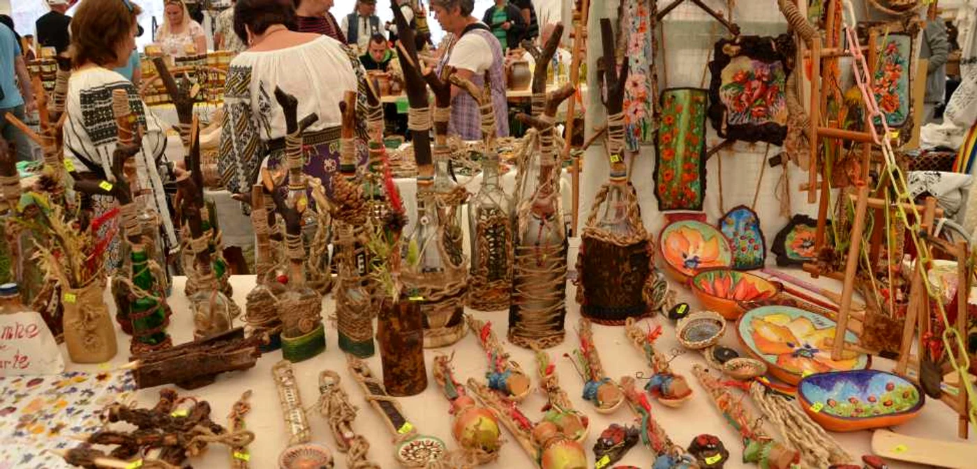 Expoziţie de produse meşteşugăreşti la Târgul de la Albac