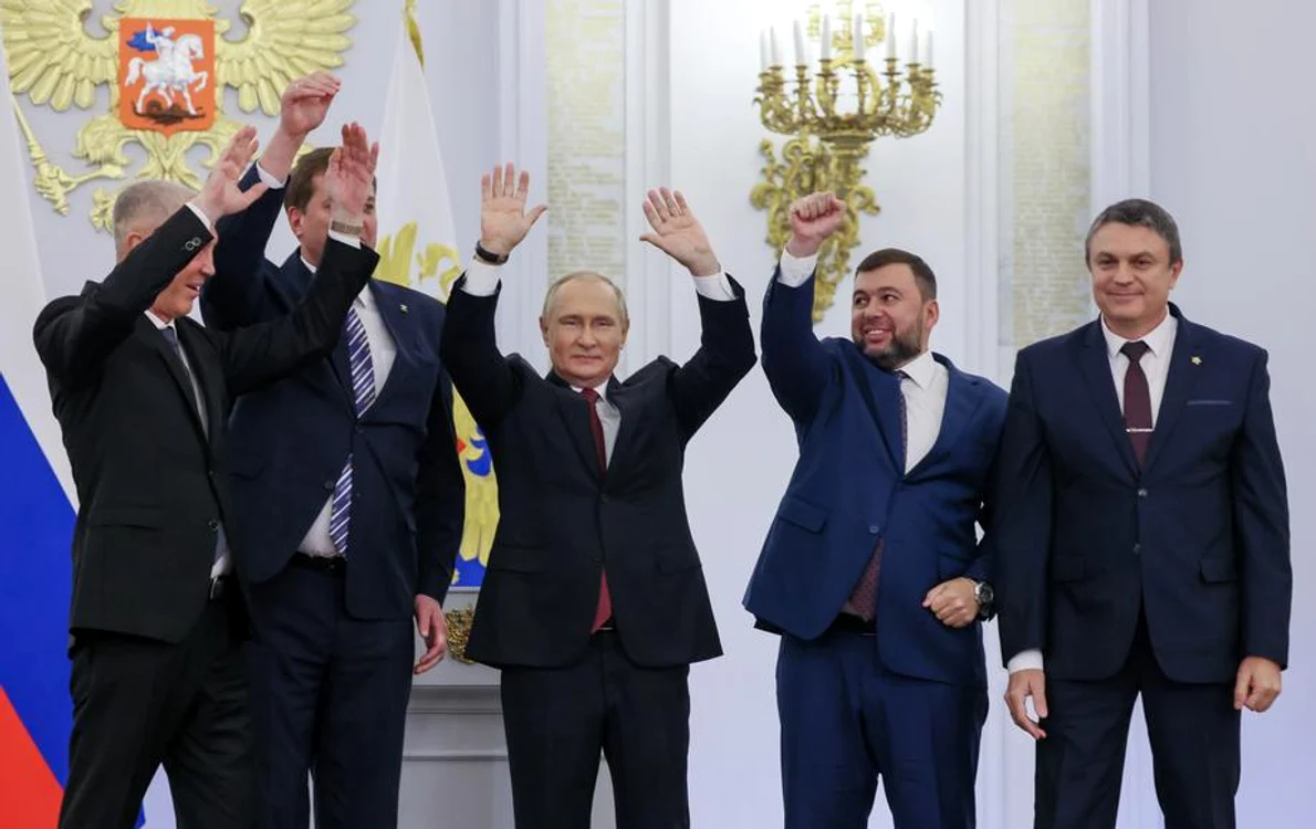 Putin în mijlocul acoliților săi separatiști FOTO EPA-EFE