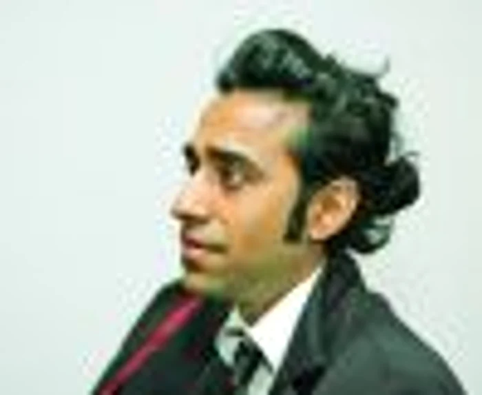 Khan Iman, Pakistanez