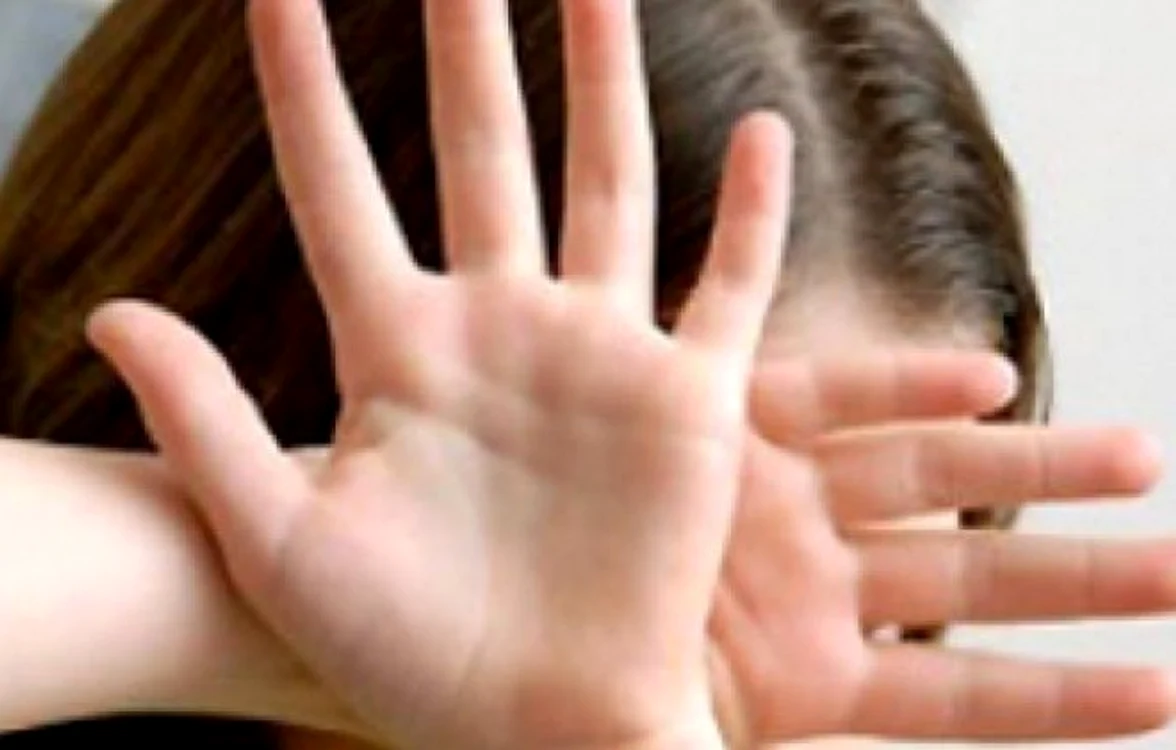 Fata a fost violată timp de trei ani FOTO: Arhivă