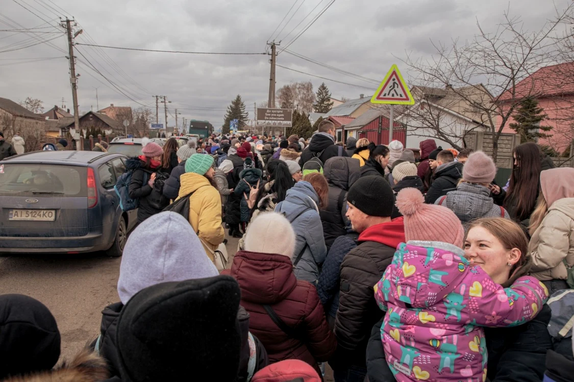 Razboi in Ucraina refugiati 6-7 martie 2022  soldati incendiu FOTO Profimedia