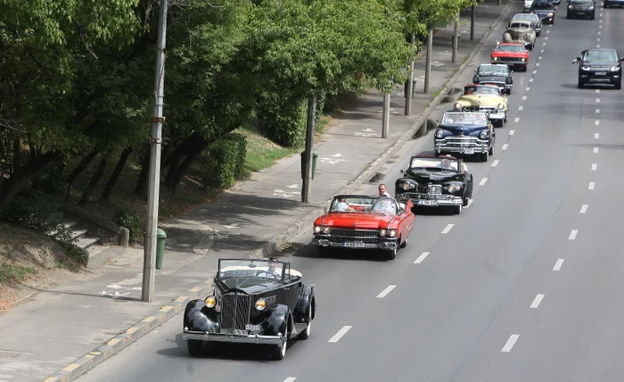 
    Coloana de maşini a trecut şi prin faţa Ambasadei SUA la Bucureştifotografii: Sever Gheorghe  